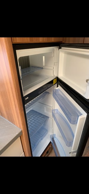 2018 Weinsberg Carahome 700 DG — photo 17 of 25