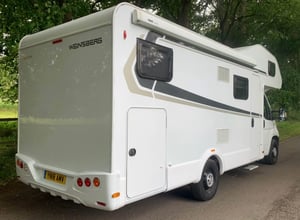 2018 Weinsberg Carahome 700 DG — photo 7 of 25