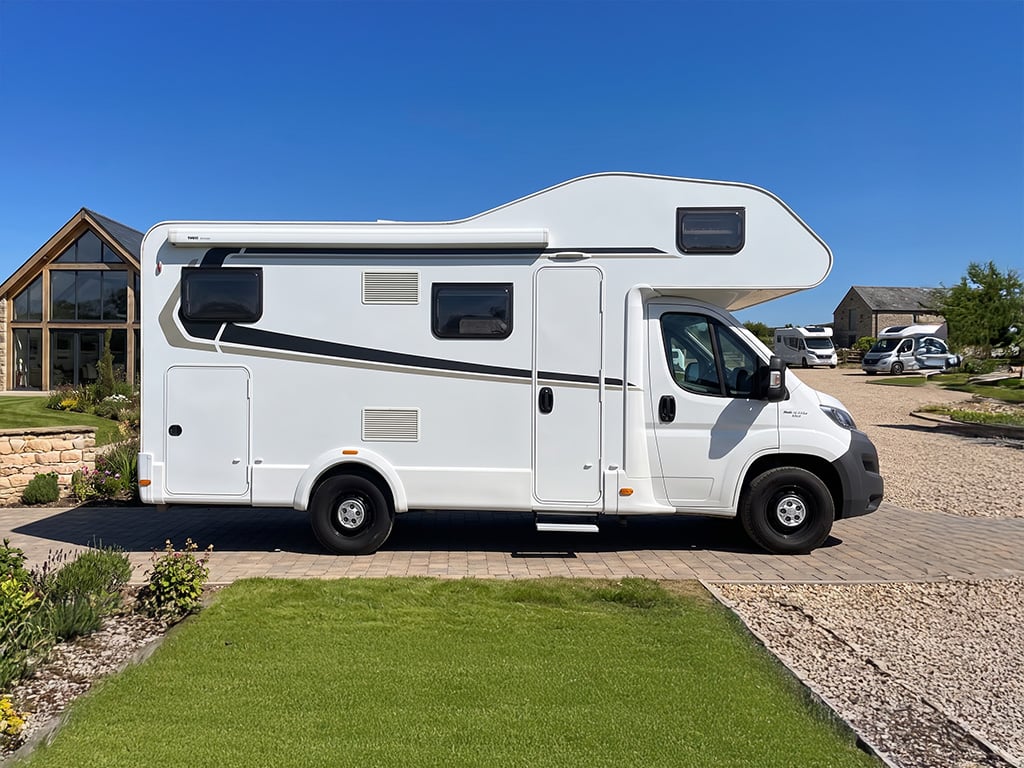 2018 Weinsberg Carahome 700 DG - Image 1