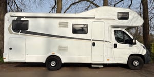 2018 Weinsberg Carahome 700 DG — photo 3 of 25