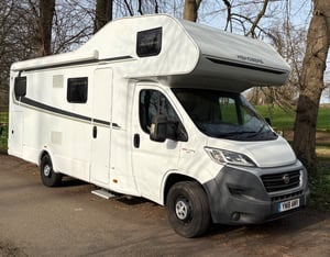 2018 Weinsberg Carahome 700 DG — photo 5 of 25