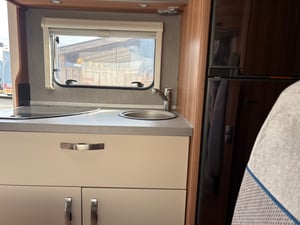 Weinsberg Carahome 700 DG — photo 29 of 63
