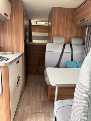 Weinsberg Carahome 700 DG — photo 30 of 63