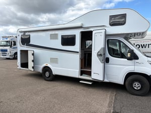 Weinsberg Carahome 700 DG — photo 32 of 63