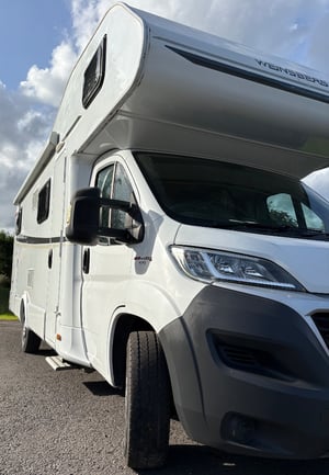 Weinsberg Carahome 700 DG — photo 33 of 63