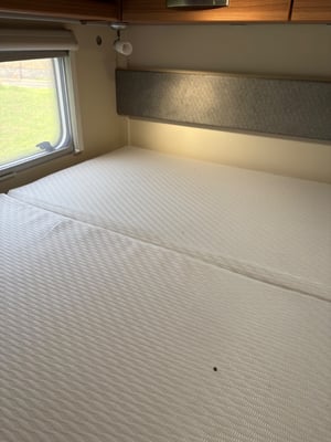 Weinsberg Carahome 700 DG — photo 35 of 63