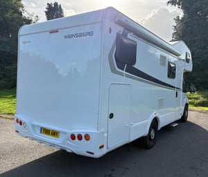Weinsberg Carahome 700 DG — photo 38 of 63