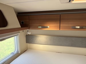 Weinsberg Carahome 700 DG — photo 53 of 63