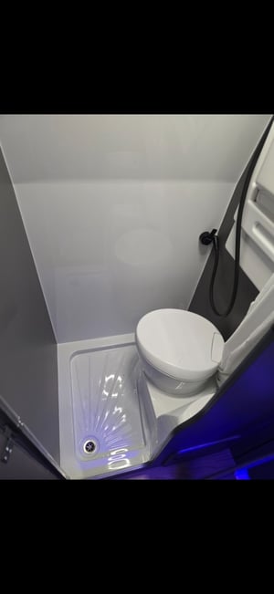 2023 Renault Master Custom Professional Conversion — photo 10 of 28