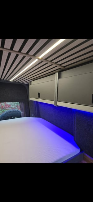2023 Renault Master Custom Professional Conversion — photo 4 of 28