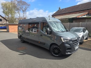 2023 Renault Master Custom Professional Conversion — photo 5 of 28