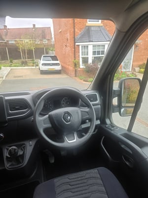 2023 Renault Master Custom Professional Conversion — photo 16 of 28