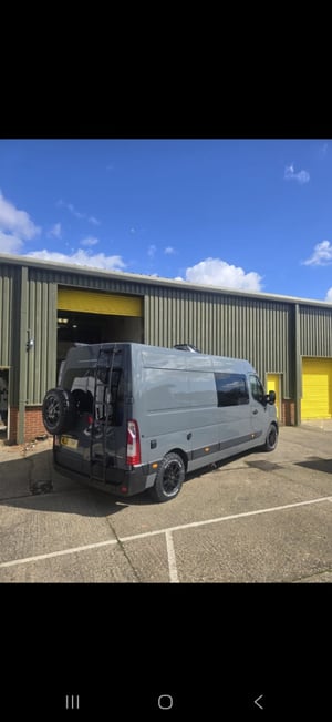 2023 Renault Master Custom Professional Conversion — photo 15 of 28