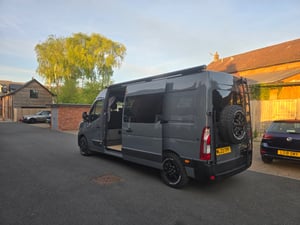 2023 Renault Master Custom Professional Conversion — photo 7 of 36