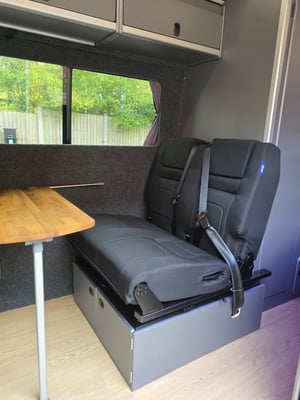 2023 Renault Master Custom Professional Conversion — photo 8 of 36