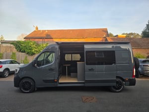 2023 Renault Master Custom Professional Conversion — photo 9 of 36