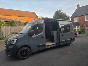 2023 Renault Master Custom Professional Conversion — photo 16 of 36