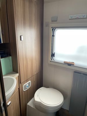 2017 Swift Bessacarr 424 — photo 9 of 11