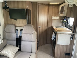 2017 Swift Bessacarr 424 — photo 6 of 11