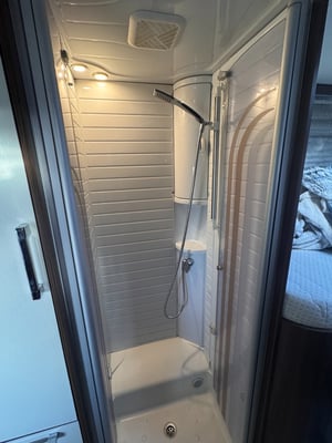 2015 Burstner Elegance i810g i 810 g — photo 22 of 34