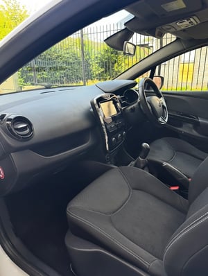 2014 Renault Clio — photo 7 of 22