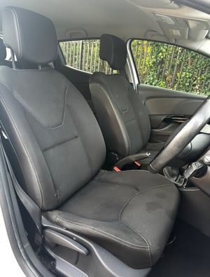 2014 Renault Clio — photo 11 of 22