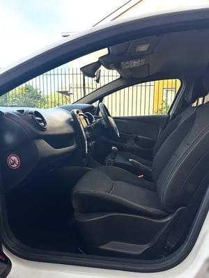 2014 Renault Clio — photo 13 of 22