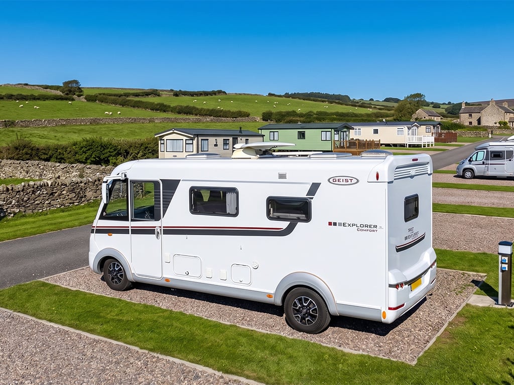 2018 Geist Comfort Explorer 585 - Image 1