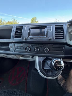 2016 VW transporter T6 LWB T30 TDI 130 — photo 8 of 18