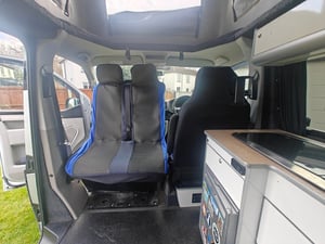 2016 Volkswagen Transporter — photo 2 of 9