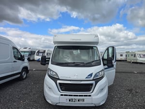 2021 Peugeot Boxer — photo 1 of 17
