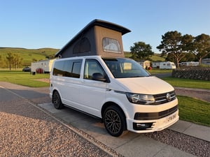 2016 Volkswagen Transporter — photo 1 of 17
