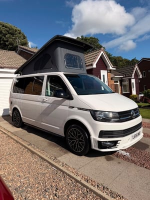 2016 Volkswagen Transporter — photo 2 of 17