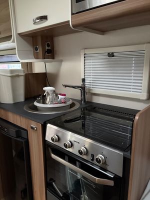 2020 Swift Escape 675 — photo 11 of 35