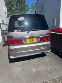 2005 Toyota Alphard - Image 4