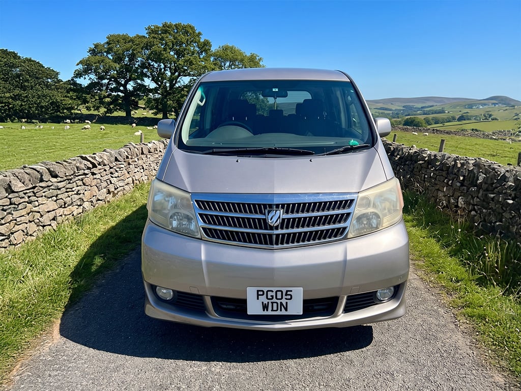 2005 Toyota Alphard - Image 1
