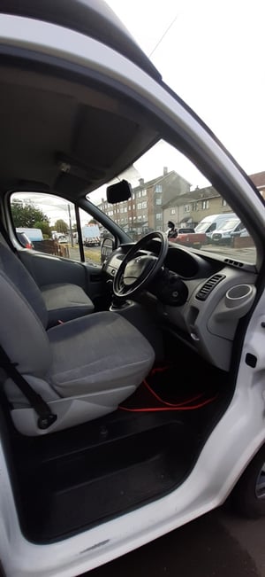 2012 Renault Trafic Campervan — photo 9 of 14