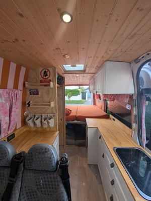 2018 Mercedes-Benz Sprinter — photo 2 of 9