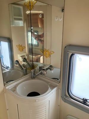 2016 Bela Easy Macau Motorhome — photo 11 of 19