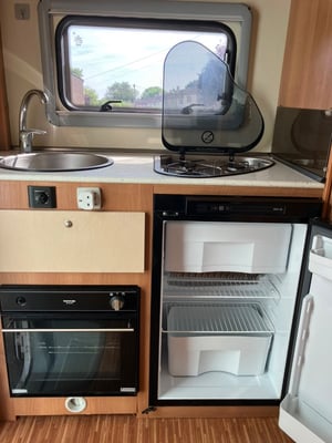 2016 Bela Easy Macau Motorhome — photo 12 of 19