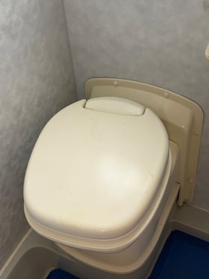 2004 Adria Twin — photo 14 of 23