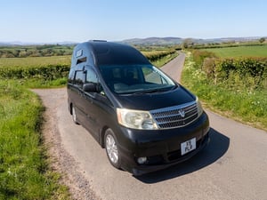 2003 Toyota Alphard
