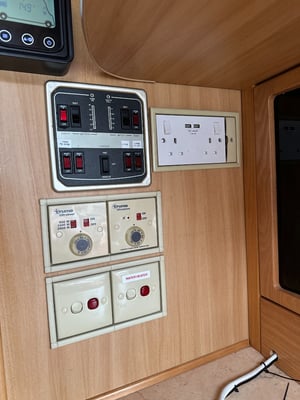 2002 Auto-Sleepers Rienza — photo 12 of 16