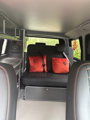 2023 Volkswagen Transporter T6.1 — photo 8 of 15