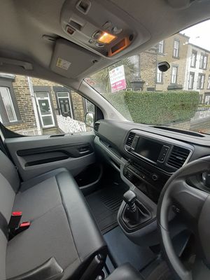 2020 Vauxhall Vivaro — photo 20 of 32