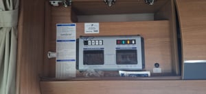 2012 Auto-Trail Apache 700 — photo 18 of 33