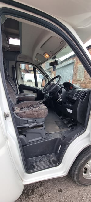 2012 Auto-Trail Apache 700 — photo 13 of 33