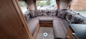 2012 Auto-Trail Apache 700 — photo 15 of 33