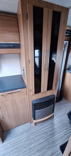 2012 Auto-Trail Apache 700 — photo 33 of 33