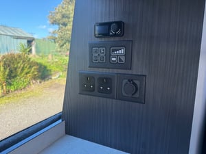 2021 Volkswagen Caravelle — photo 2 of 9